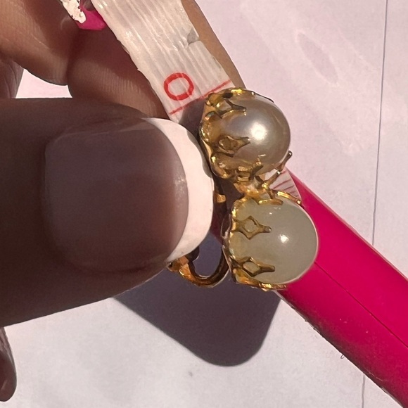 Miriam Haskell Signed Vintage Pearl Drop Clip On Earrings - Picture 3 of 7